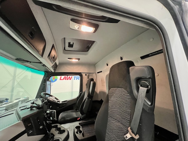 Mercedes Actros 1824 Day Cab Curtainsider