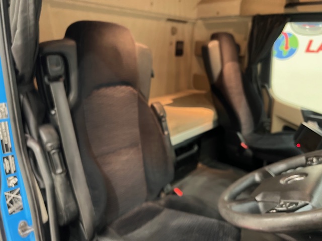 Mercedes Actros 2530 6×2 Sleeper Cab Curtainsider