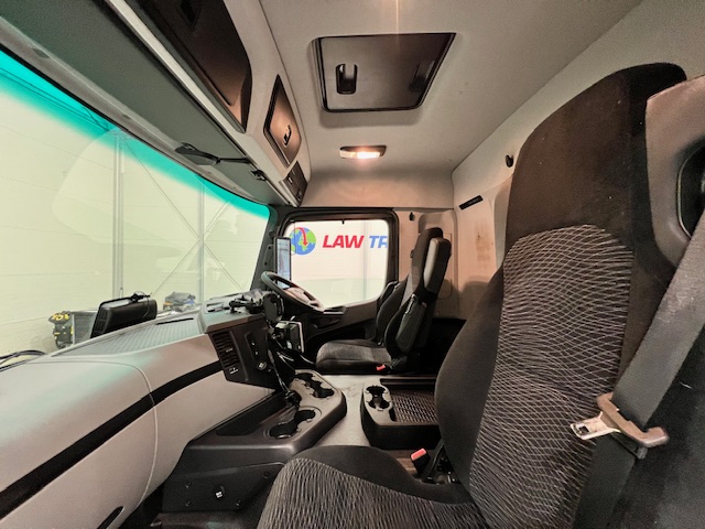 Mercedes Actros 1824 Day Cab Curtainsider