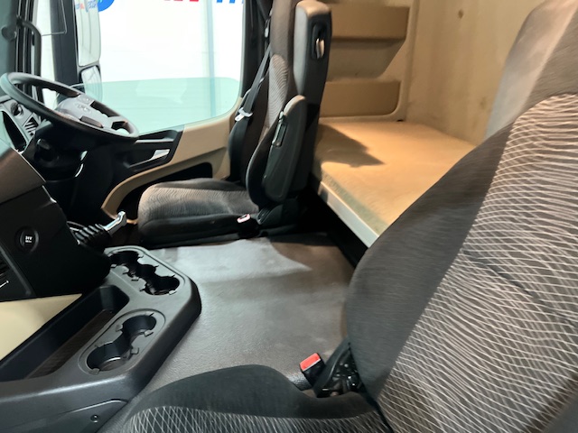 Mercedes Actros 1824 Sleeper Cab Curtainsider