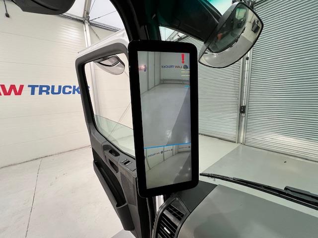 Mercedes Actros 1824 Day Cab Curtainsider