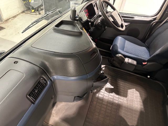 Volvo FH 440 6×2 Rear Lift Brick Grab Drawbar