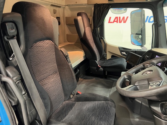 Mercedes Actros 2530 6×2 Sleeper Cab Curtainsider