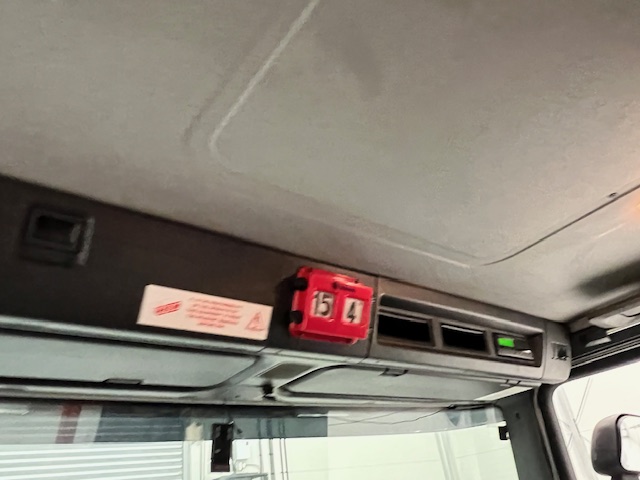 Scania P370 8×4 Rest Cab Hookloader Manual