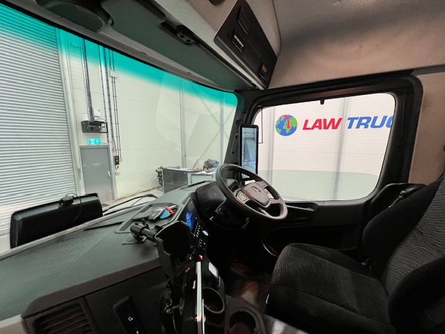 Mercedes Actros 1824 Day Cab Curtainsider
