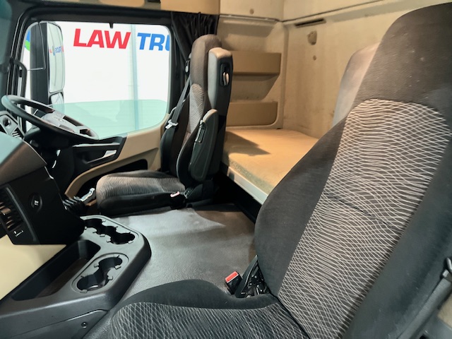 Mercedes Actros 1824 Sleeper Cab Curtainsider