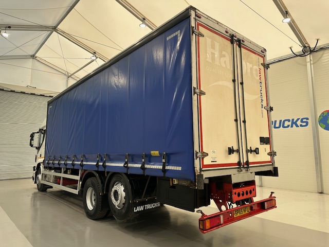 Iveco Stralis 360 6×2 Rear Steer Curtainsider