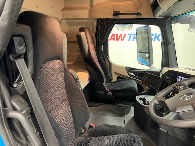 Mercedes Actros 2530 6×2 Sleeper Cab Curtainsider