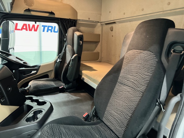 Mercedes Actros 1824 Sleeper Cab Curtainsider