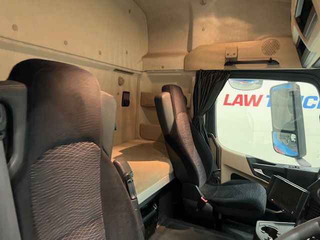 Mercedes Actros 2530 6×2 Sleeper Cab Curtainsider