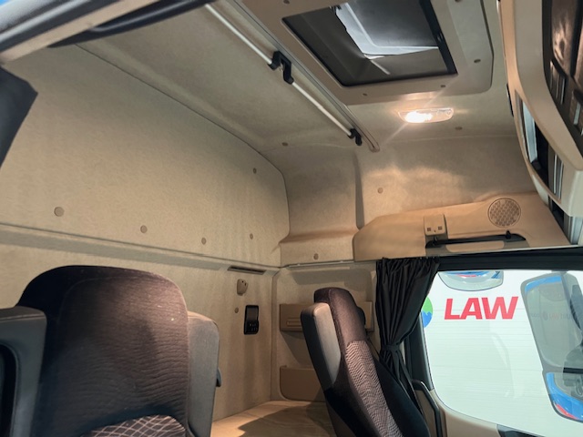 Mercedes Actros 2530 6×2 Sleeper Cab Curtainsider