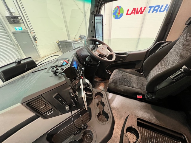 Mercedes Actros 1824 Day Cab Curtainsider