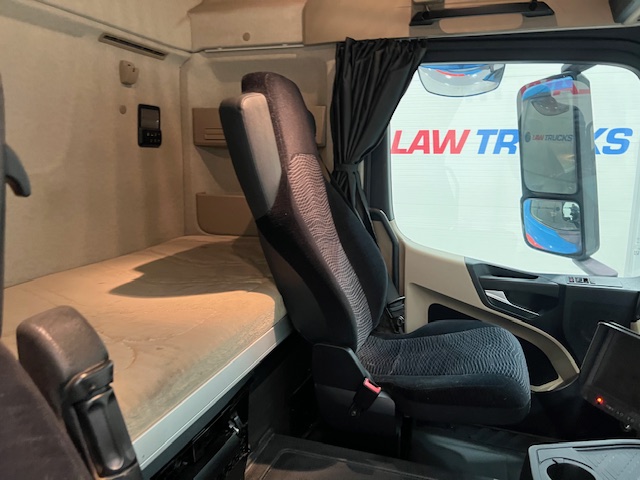 Mercedes Actros 2530 6×2 Sleeper Cab Curtainsider