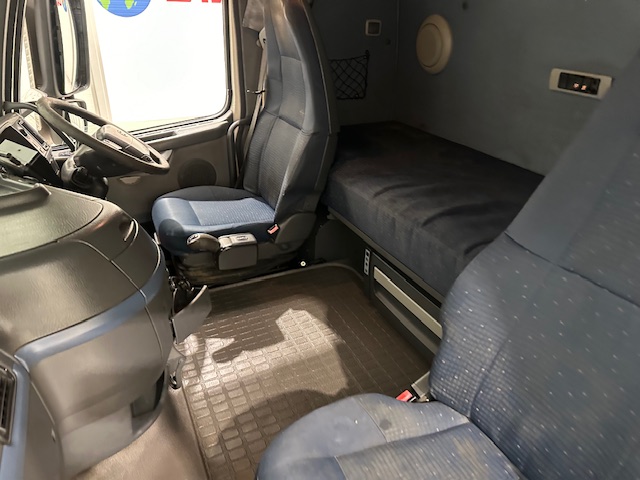 Volvo FH 440 6×2 Rear Lift Brick Grab Drawbar
