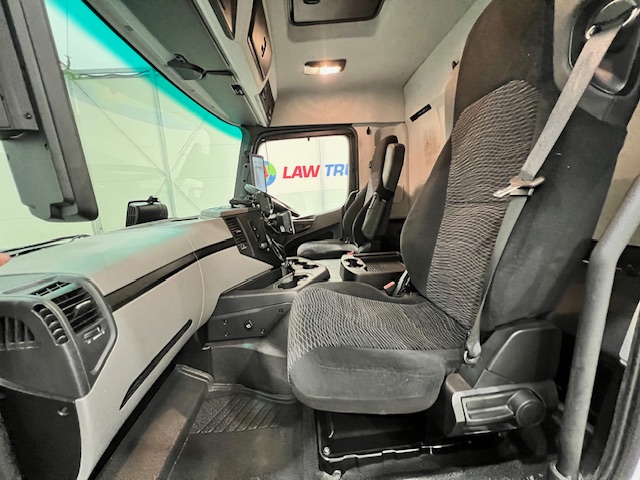 Mercedes Actros 1824 Day Cab Curtainsider