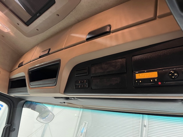 Mercedes Actros 2530 6×2 Sleeper Cab Curtainsider