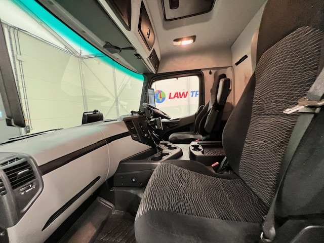 Mercedes Actros 1824 Day Cab Curtainsider