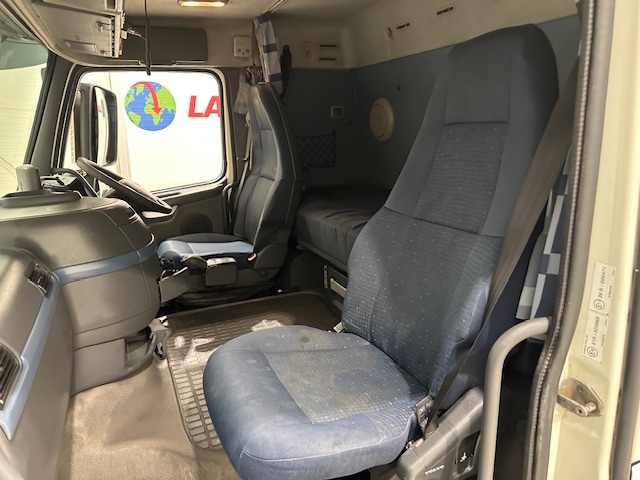 Volvo FH 440 6×2 Rear Lift Brick Grab Drawbar