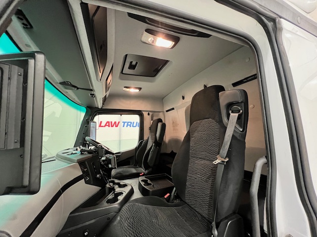 Mercedes Actros 1824 Day Cab Curtainsider