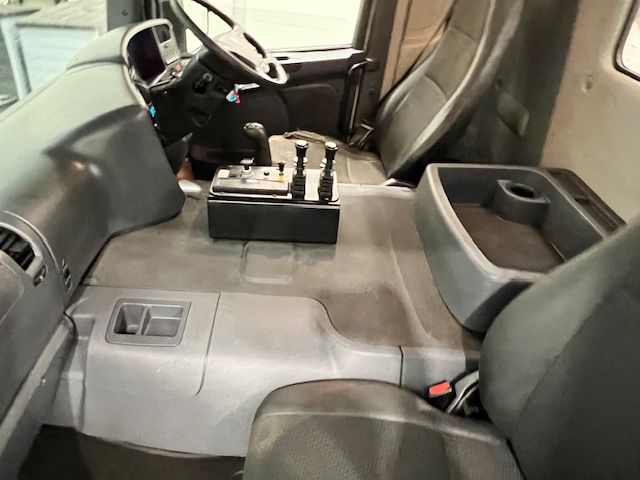 Scania P370 8×4 Rest Cab Hookloader Manual