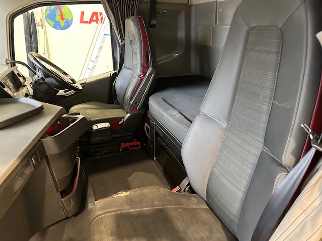 Volvo FH 500 6×2 Midlift Tractor Unit Safari Edition
