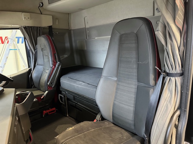 Volvo FH 500 6×2 Midlift Tractor Unit Safari Edition