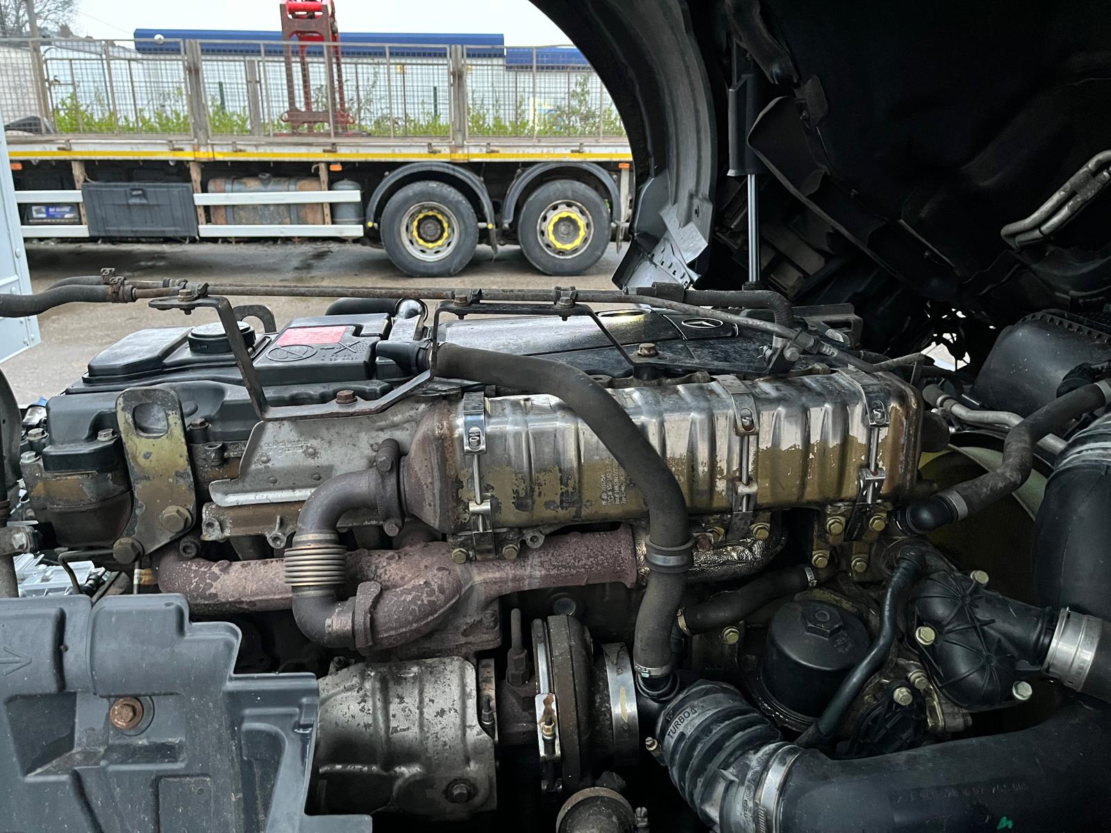 Mercedes Actros 1824 4×2 Sleeper Cab Box Van