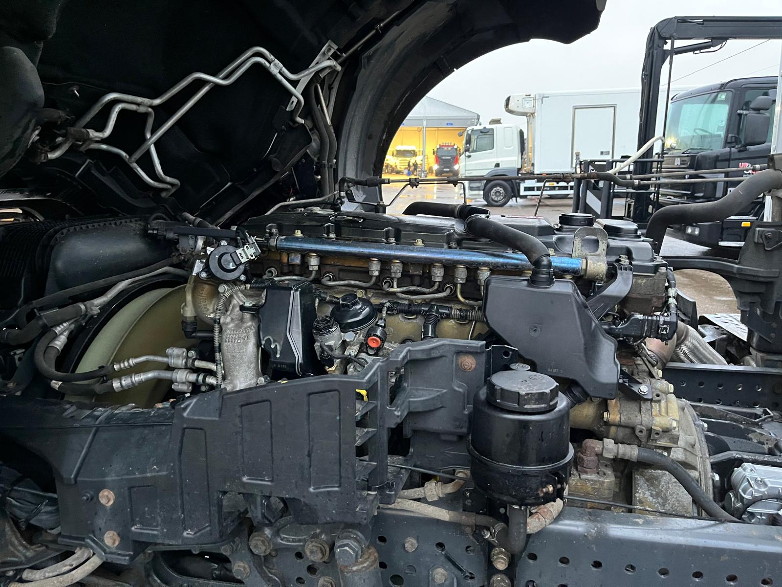 Mercedes Actros 1824 4×2 Sleeper Cab Box Van