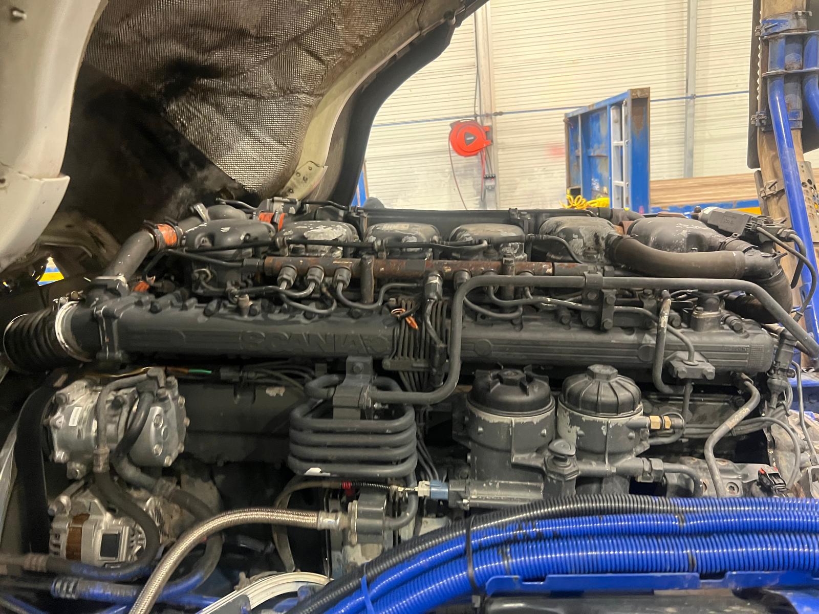 Scania P360 8×4 Day Cab Hookloader Manual