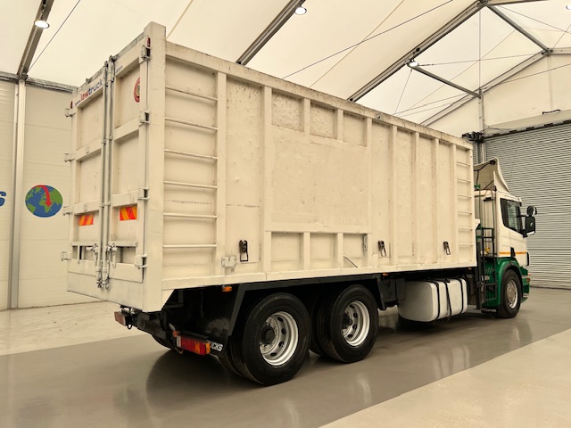 Scania P270 10 Tyre Day Cab Bulk Tipper with Crane