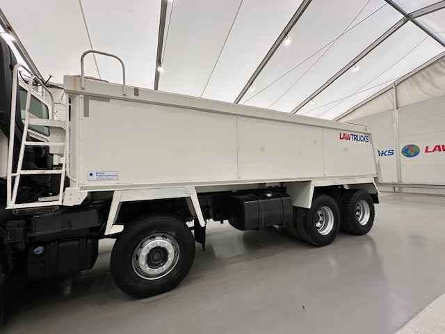 DAF CF 370 8×4 Day Cab Tipper