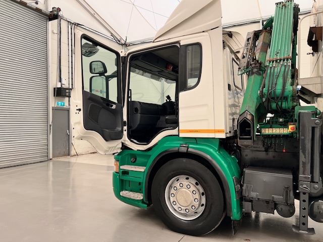 Scania P270 10 Tyre Day Cab Bulk Tipper with Crane