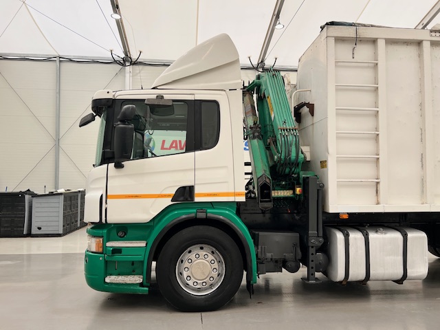 Scania P270 10 Tyre Day Cab Bulk Tipper with Crane