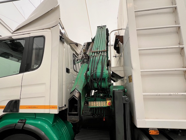 Scania P270 10 Tyre Day Cab Bulk Tipper with Crane