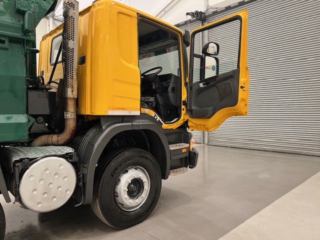 Scania P380 8×4 Day Cab Steel Tipper Manual