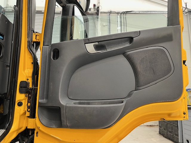 Scania P380 8×4 Day Cab Steel Tipper Manual
