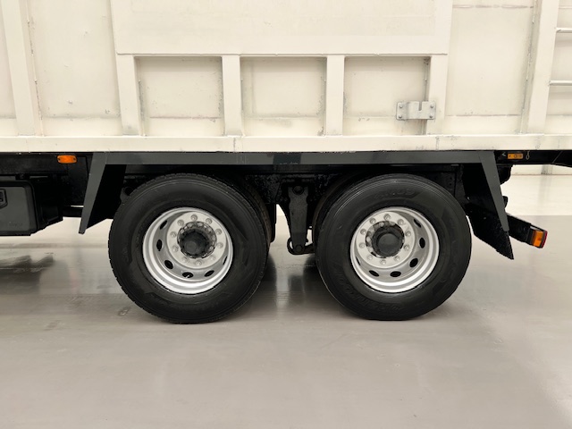 Scania P270 10 Tyre Day Cab Bulk Tipper with Crane