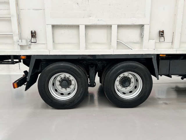 Scania P270 10 Tyre Day Cab Bulk Tipper with Crane