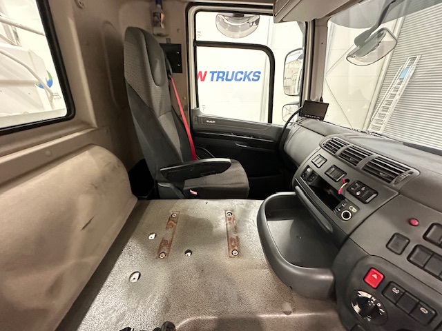 DAF CF 370 8×4 Day Cab Tipper