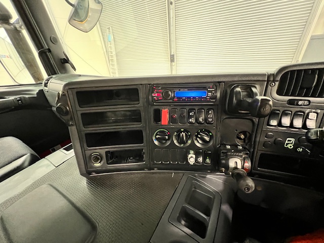 Scania P380 8×4 Day Cab Steel Tipper Manual