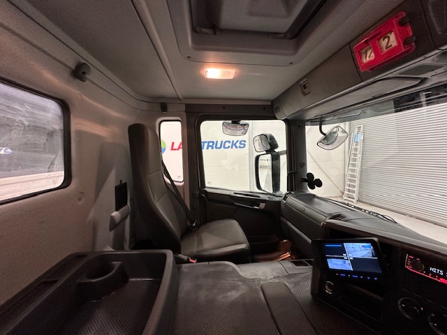 Scania P400 8×4 Rest Cab Steel Tipper
