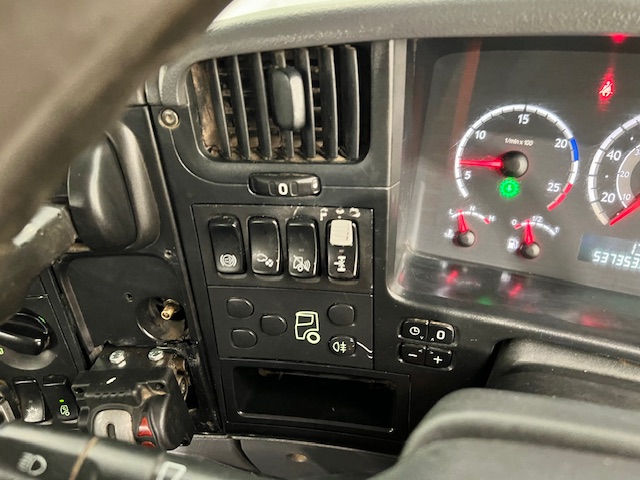 Scania P380 8×4 Day Cab Steel Tipper Manual