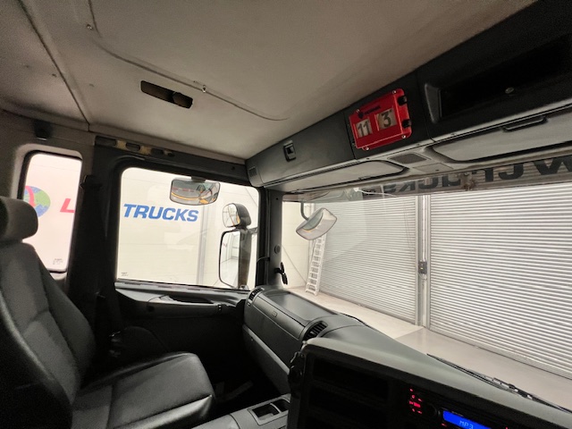 Scania P380 8×4 Day Cab Steel Tipper Manual