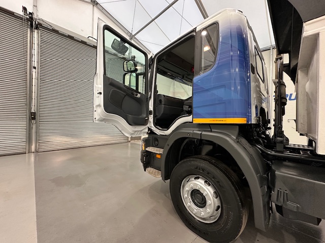 Scania P400 8×4 Rest Cab Steel Tipper