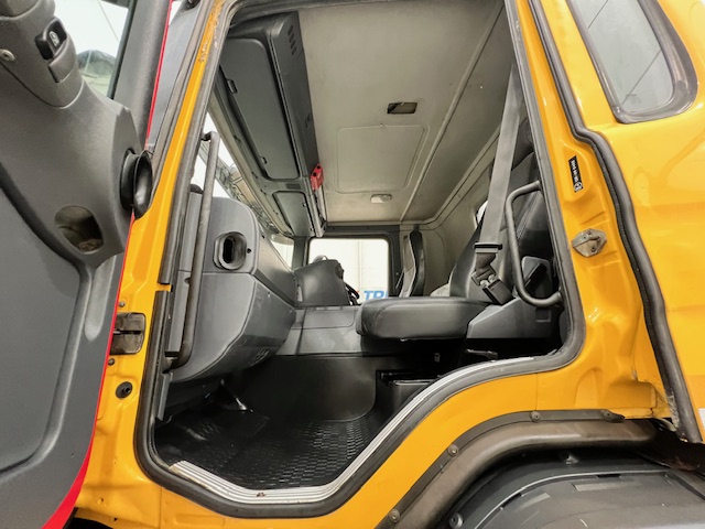 Scania P380 8×4 Day Cab Steel Tipper Manual