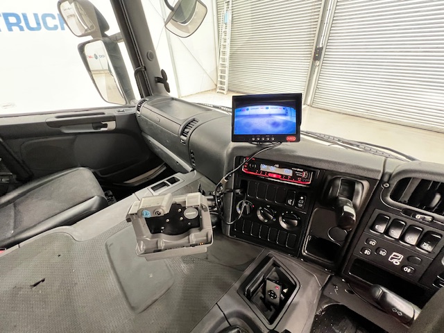 Scania P270 10 Tyre Day Cab Bulk Tipper with Crane