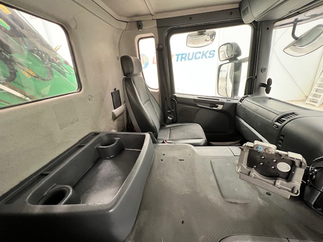 Scania P270 10 Tyre Day Cab Bulk Tipper with Crane