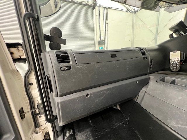 Scania P270 10 Tyre Day Cab Bulk Tipper with Crane