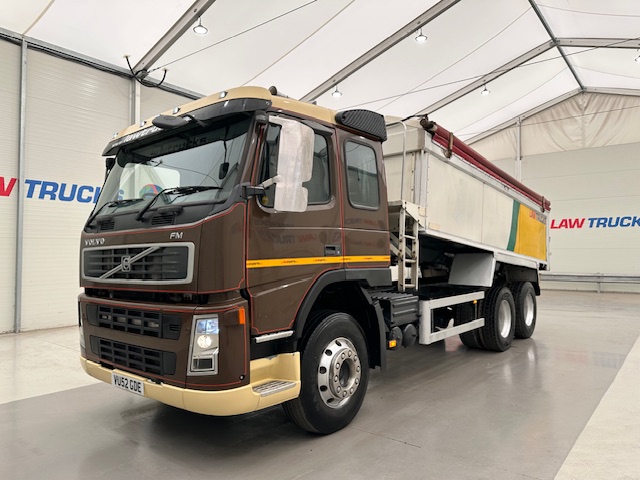 Volvo FM9 300 6×4 Sleeper Cab Tipper Manual