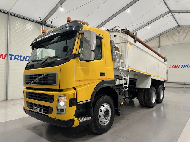 Volvo FM 300 6×4 Day Cab Tipper